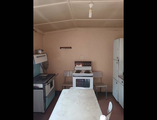 2 BEDROOM HOUSE FOR SALE IN MOFOLO CENTRAL